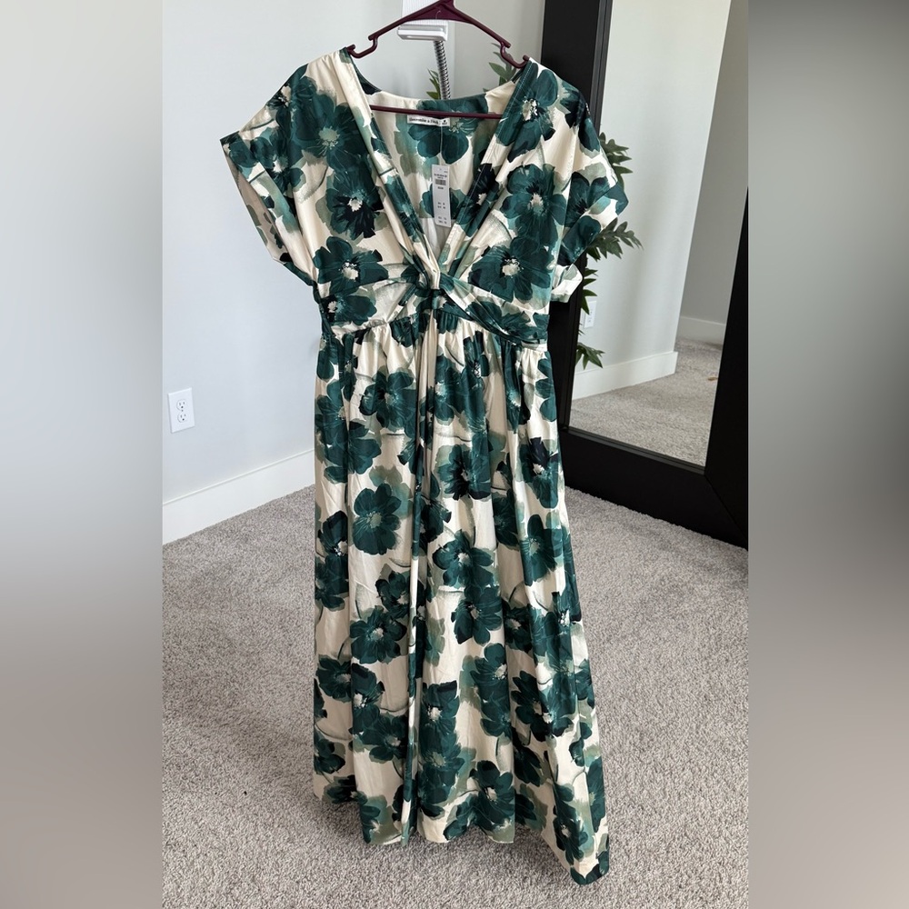 NWT - Abercrombie & Fitch - twist front maxi dress (2024)